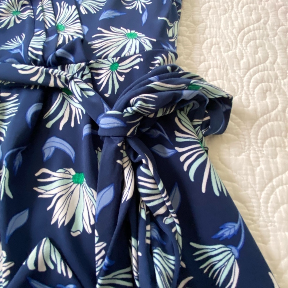 Liz Claiborne Faux Wrap Dress Blue and White Floral Knee Length V Neck Size M - Picture 8 of 12
